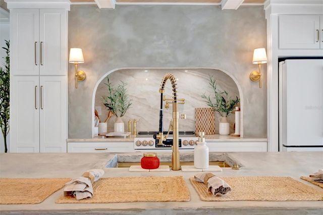 117 81ST STREET, Holmes Beach, FL 34217