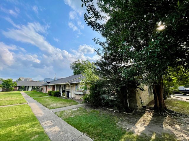 9775 Pine Lake Drive 14, Houston, TX 77055
