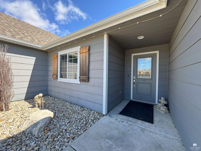 4693 Nature Avenue, Manhattan, KS 66502