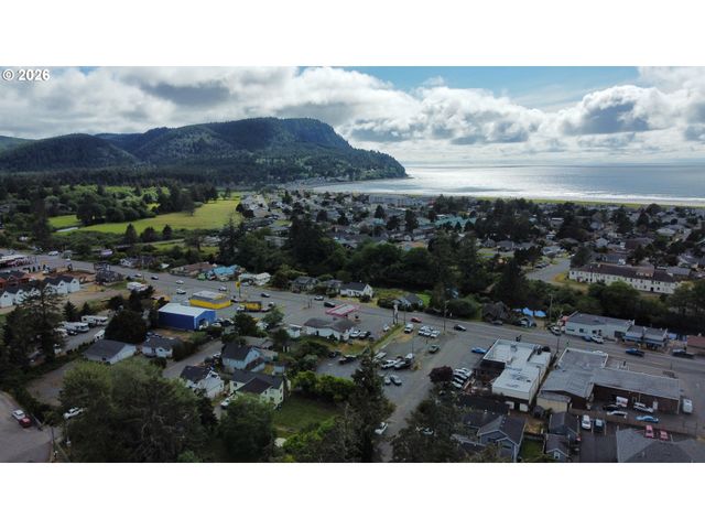 1386 AVENUE U 1, Seaside, OR 97138