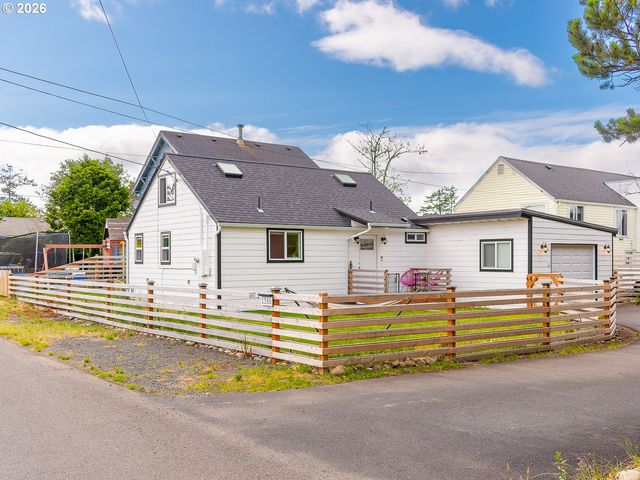 1386 AVENUE U 1, Seaside, OR 97138