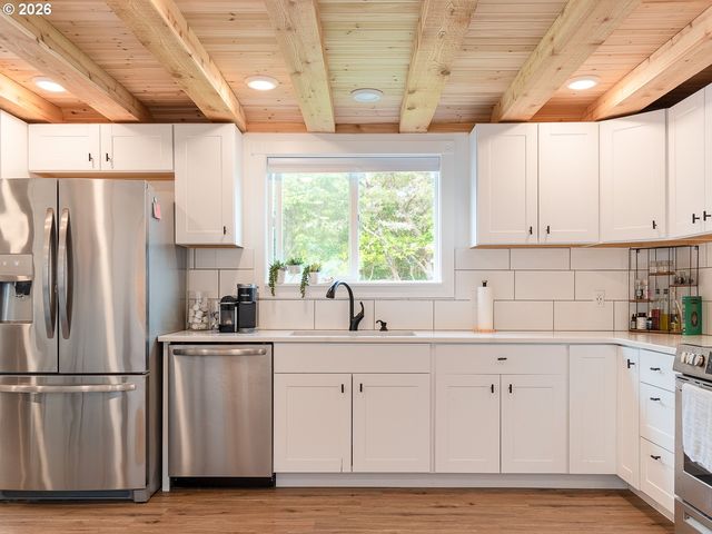1386 AVENUE U 1, Seaside, OR 97138