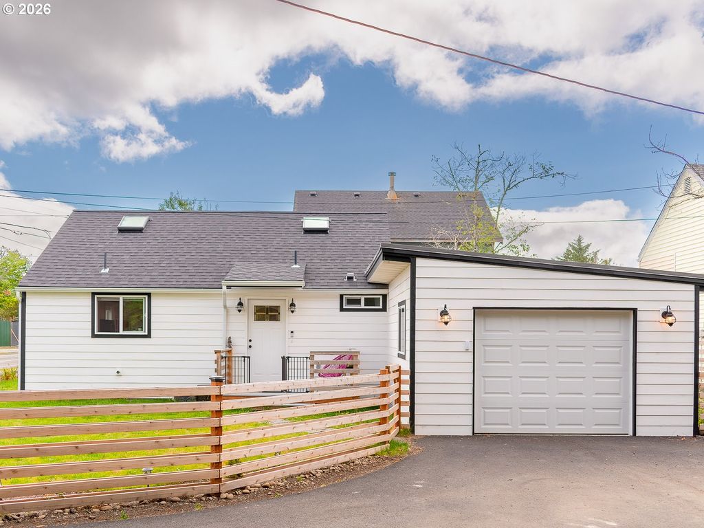 1386 AVENUE U 1, Seaside, OR 97138