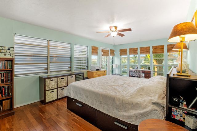 775 Marlin Street, Bayou Vista, TX 77563