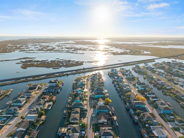 775 Marlin Street, Bayou Vista, TX 77563