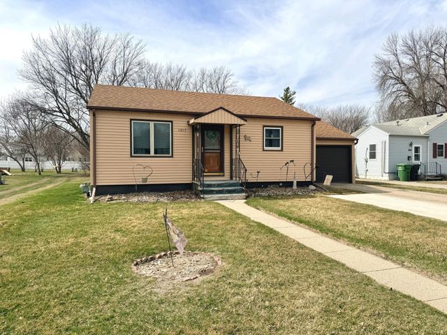 1015 Fredrick Avenue, Worthington, MN 56187