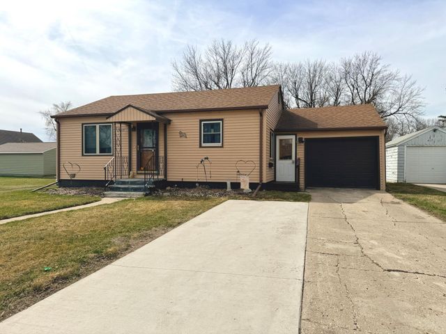 1015 Fredrick Avenue, Worthington, MN 56187
