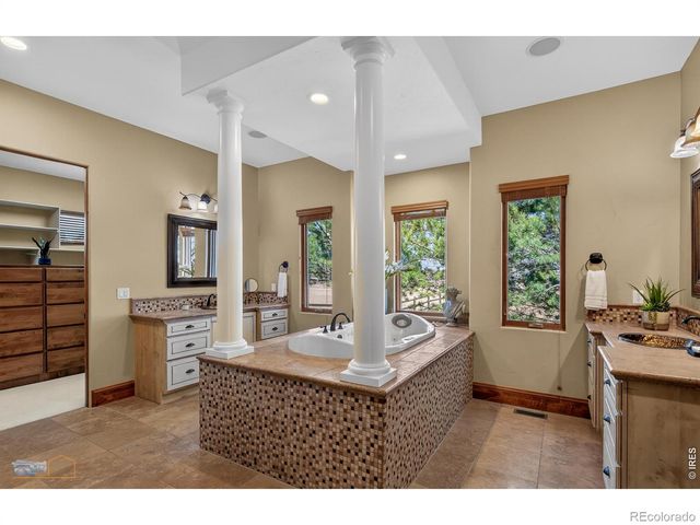 2102 Shoreside Drive, Berthoud, CO 80513