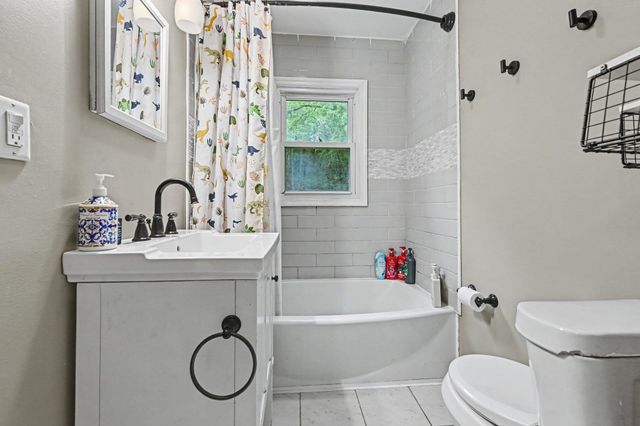2304 Mapleview Avenue, Portage, MI 49024