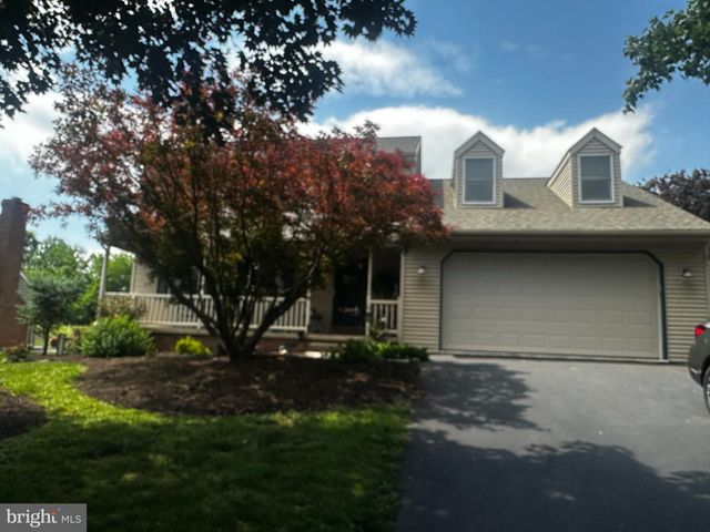 233 MIDLAND CIR, Mount Joy, PA 17552