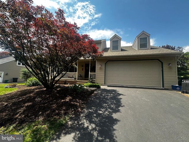 233 MIDLAND CIR, Mount Joy, PA 17552