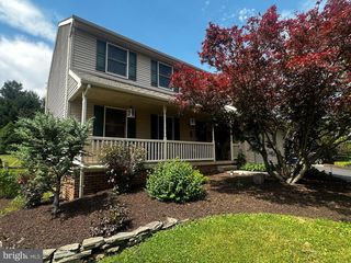 233 MIDLAND CIR, Mount Joy, PA 17552