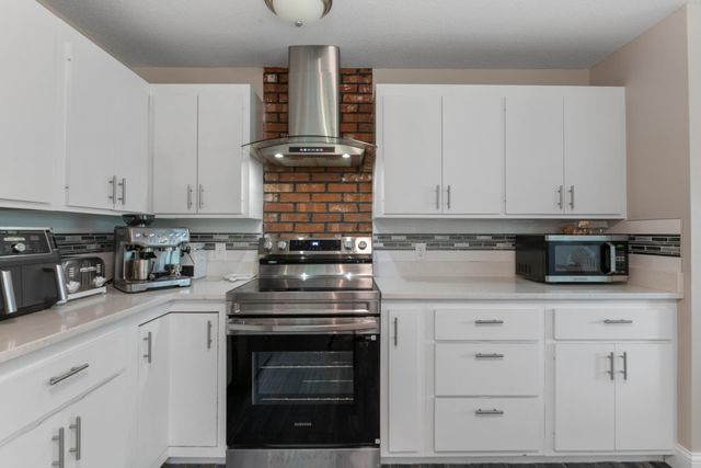 10 Wedgewood Drive, Grantham, NH 03753