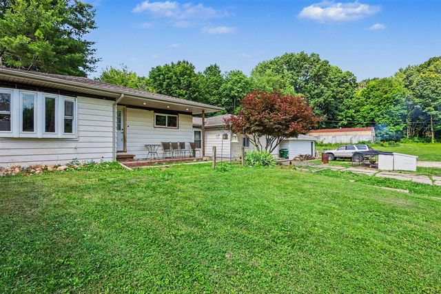 59293 Roberts Road, Three Rivers, MI 49093