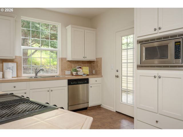 5575 SUMMERLINN Way, West Linn, OR 97068