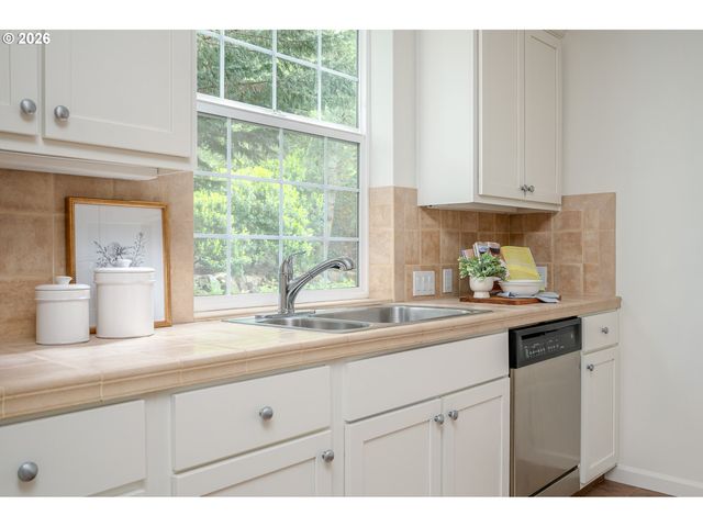 5575 SUMMERLINN Way, West Linn, OR 97068
