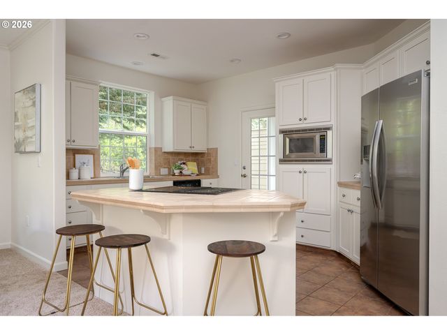 5575 SUMMERLINN Way, West Linn, OR 97068