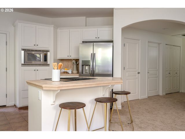 5575 SUMMERLINN Way, West Linn, OR 97068