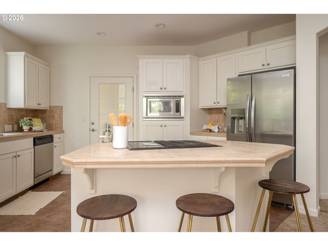 5575 SUMMERLINN Way, West Linn, OR 97068