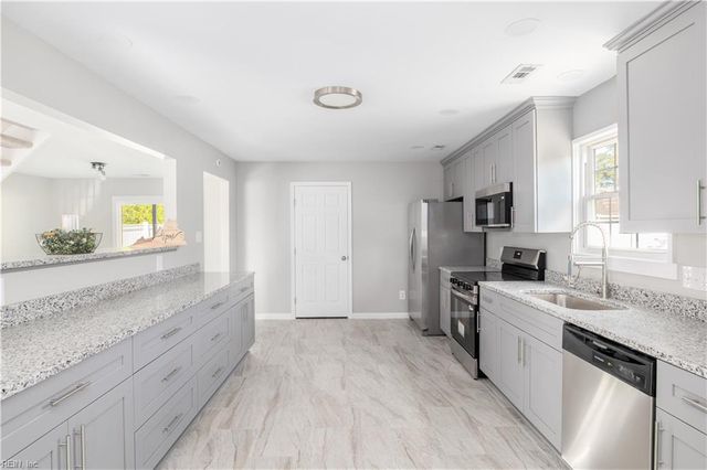 3812 Sugar Creek CIR, Portsmouth, VA 23703