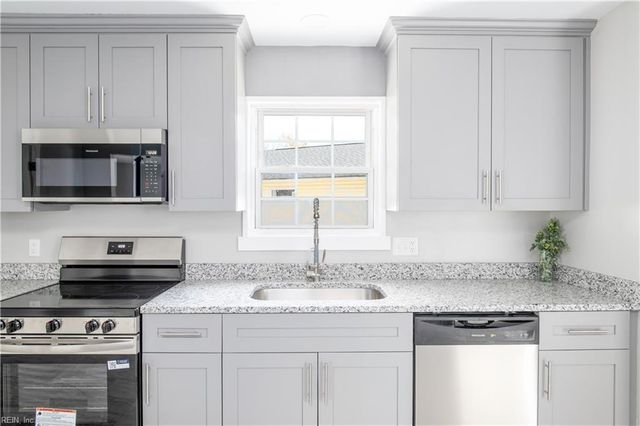 3812 Sugar Creek CIR, Portsmouth, VA 23703