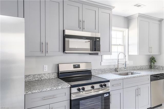 3812 Sugar Creek CIR, Portsmouth, VA 23703