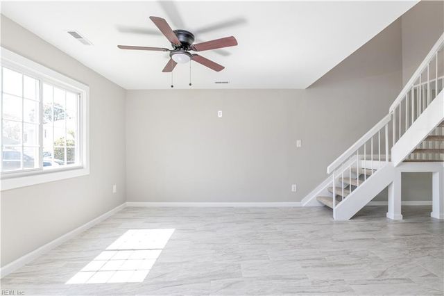 3812 Sugar Creek CIR, Portsmouth, VA 23703