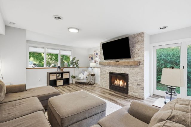 656 E 2nd Street, Waconia, MN 55387