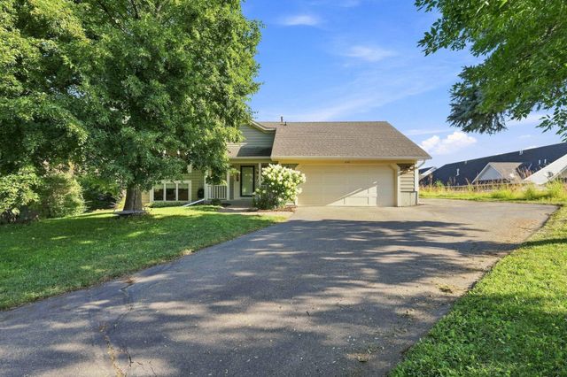 656 E 2nd Street, Waconia, MN 55387