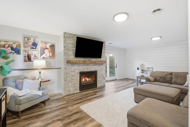 656 E 2nd Street, Waconia, MN 55387