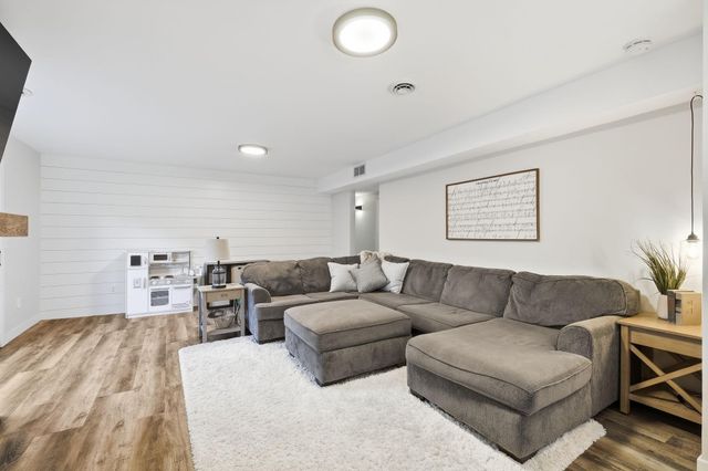 656 E 2nd Street, Waconia, MN 55387