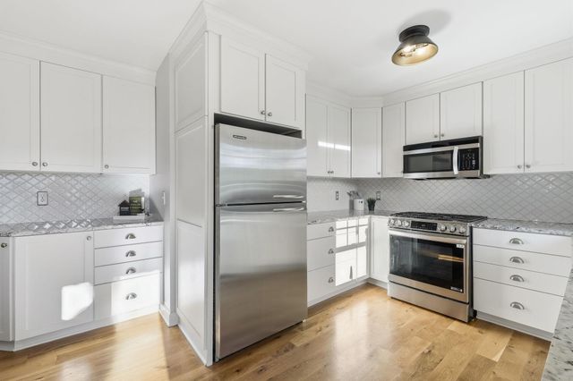 656 E 2nd Street, Waconia, MN 55387