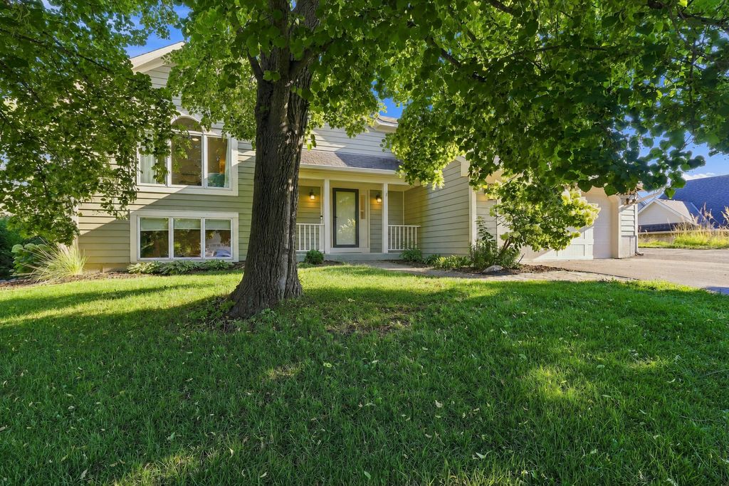 656 E 2nd Street, Waconia, MN 55387 — exterior