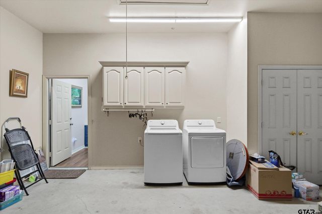 5608 Hollybrook Dr, Tyler, TX 75703