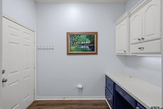 5608 Hollybrook Dr, Tyler, TX 75703