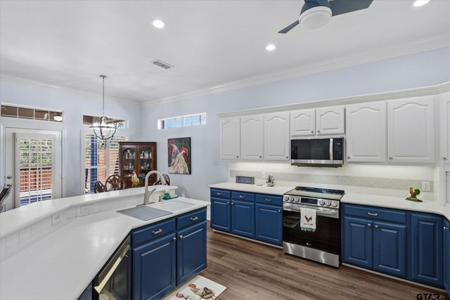 5608 Hollybrook Dr, Tyler, TX 75703