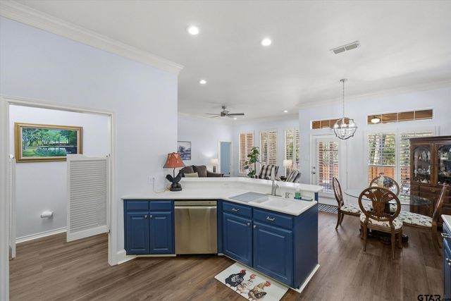 5608 Hollybrook Dr, Tyler, TX 75703