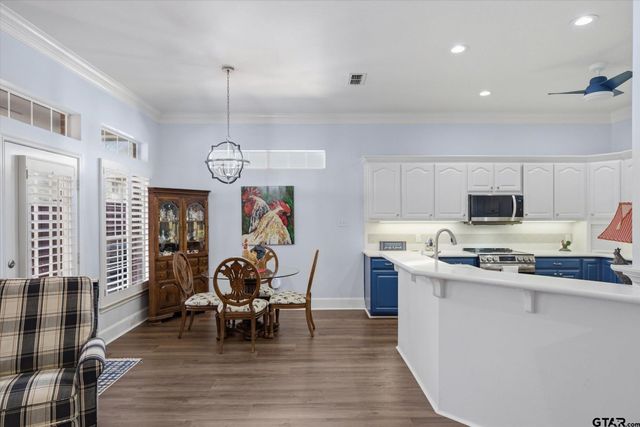 5608 Hollybrook Dr, Tyler, TX 75703