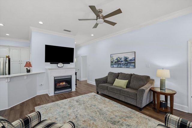 5608 Hollybrook Dr, Tyler, TX 75703