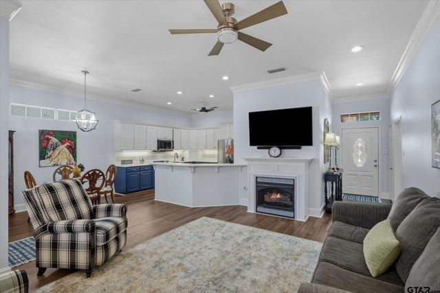 5608 Hollybrook Dr, Tyler, TX 75703