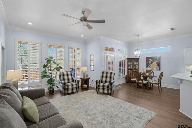 5608 Hollybrook Dr, Tyler, TX 75703