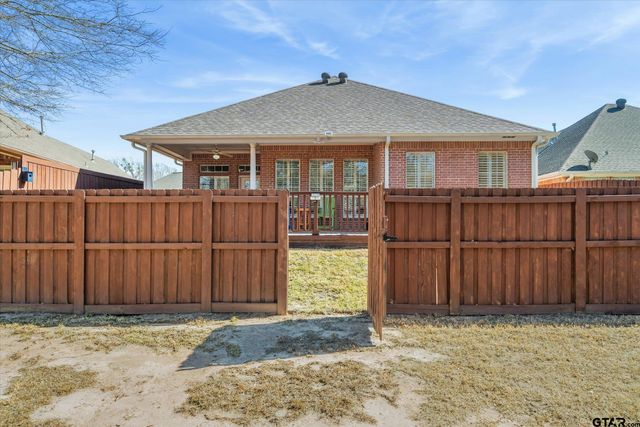 5608 Hollybrook Dr, Tyler, TX 75703