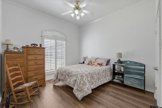 5608 Hollybrook Dr, Tyler, TX 75703