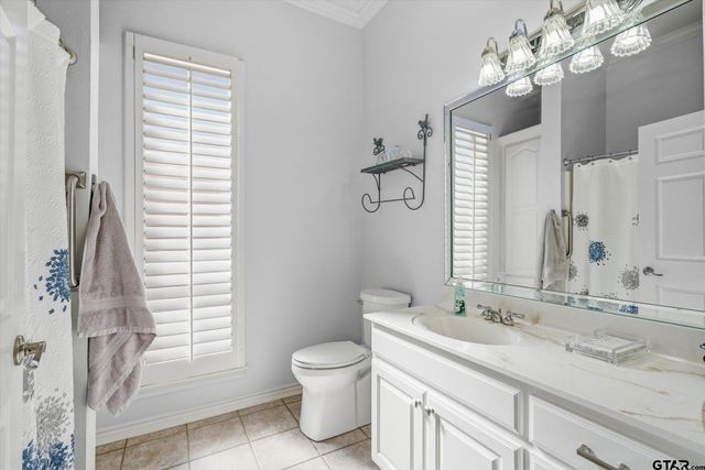 5608 Hollybrook Dr, Tyler, TX 75703