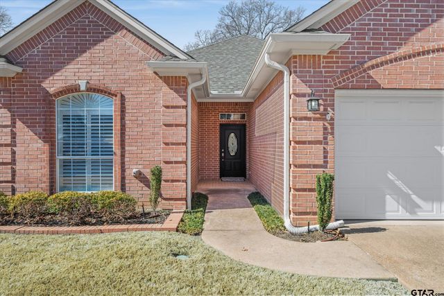 5608 Hollybrook Dr, Tyler, TX 75703