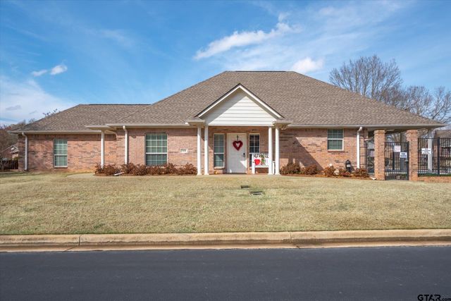 5608 Hollybrook Dr, Tyler, TX 75703