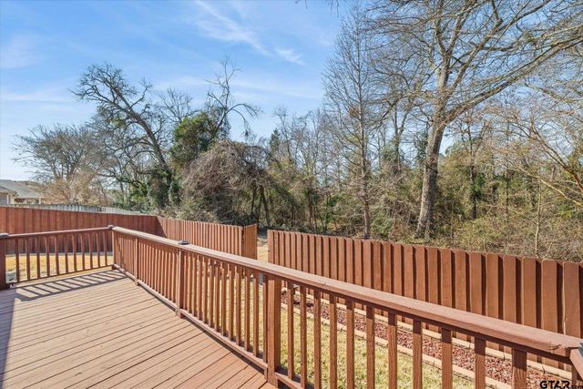 5608 Hollybrook Dr, Tyler, TX 75703