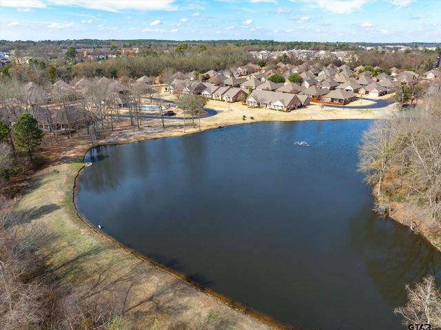 5608 Hollybrook Dr, Tyler, TX 75703