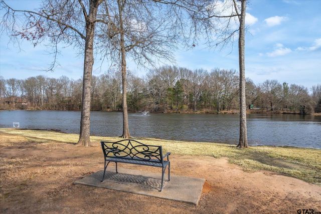 5608 Hollybrook Dr, Tyler, TX 75703