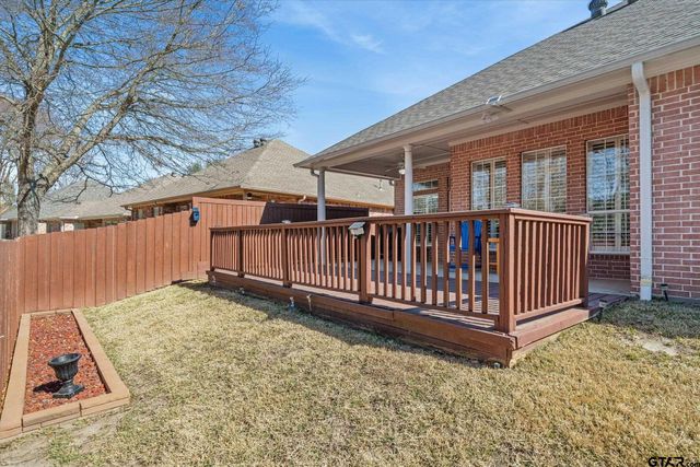 5608 Hollybrook Dr, Tyler, TX 75703